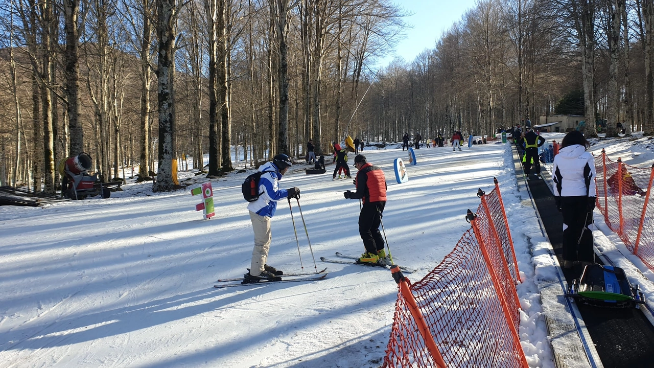 Belle giornate di sole con piste innevate e tanta gente sull’Amiata con attività che hanno fatto il pieno in queste feste natalizie Belle giornate di sole con piste innevate e tanta gente sull’Amiata con attività che hanno fatto il pieno in queste feste natalizie