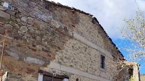 Forte disagio e preoccupazione nel piccolo borgo di Dalli Sopra, nel comune di Sillano Giuncugnano, per il pericolo costituito da... Forte disagio e preoccupazione nel piccolo borgo di Dalli Sopra, nel comune di Sillano Giuncugnano, per il pericolo costituito da...