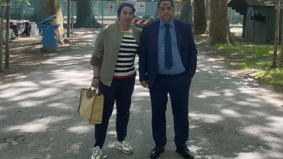 La presidente dell’Associazione Pineta Insieme Barbara Taddei con l’ingegner Stefano Simonetti. Alle loro. spalle il cantiere aperto due mesi fa La presidente dell’Associazione Pineta Insieme Barbara Taddei con l’ingegner Stefano Simonetti. Alle loro. spalle il cantiere aperto due mesi fa