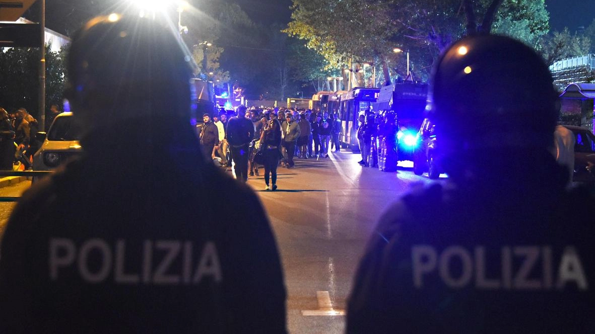 Polizia in servizio allo stadio (foto d’archivio) Polizia in servizio allo stadio (foto d’archivio)