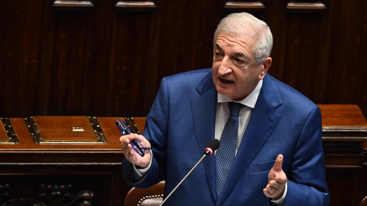 Ad Agorà, il paracadute della Meloni ha i colori dell'Italia