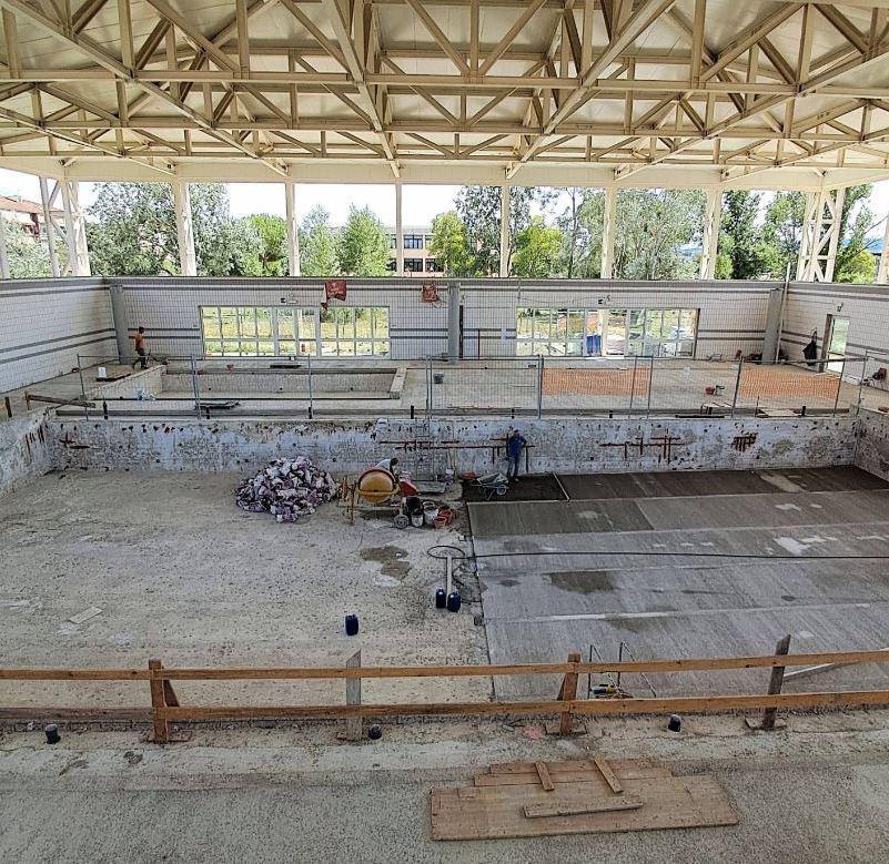 https://www.lanazione.it/image-service/view/acePublic/alias/contentid/ODYyOGNjN2UtODNjNi00/0/nuova-piscina-per-lenriques-al-rush-finale.jpeg?f=1.91:1&w=1200