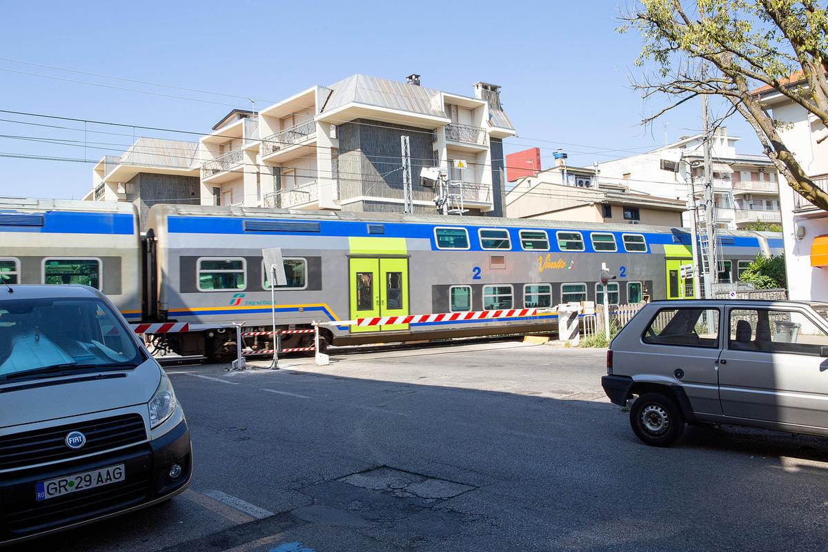 La variante ferroviaria. Ipotesi tracciato a Sud con una nuova stazione