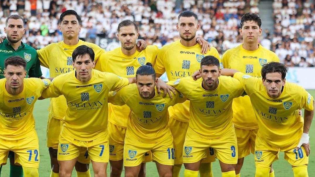 Una Carrarese tanto bella quanto determinata ammutolisce il ‘Picco’ è torna a vincere a Spezia dopo 24 anni. Derby perfetto...