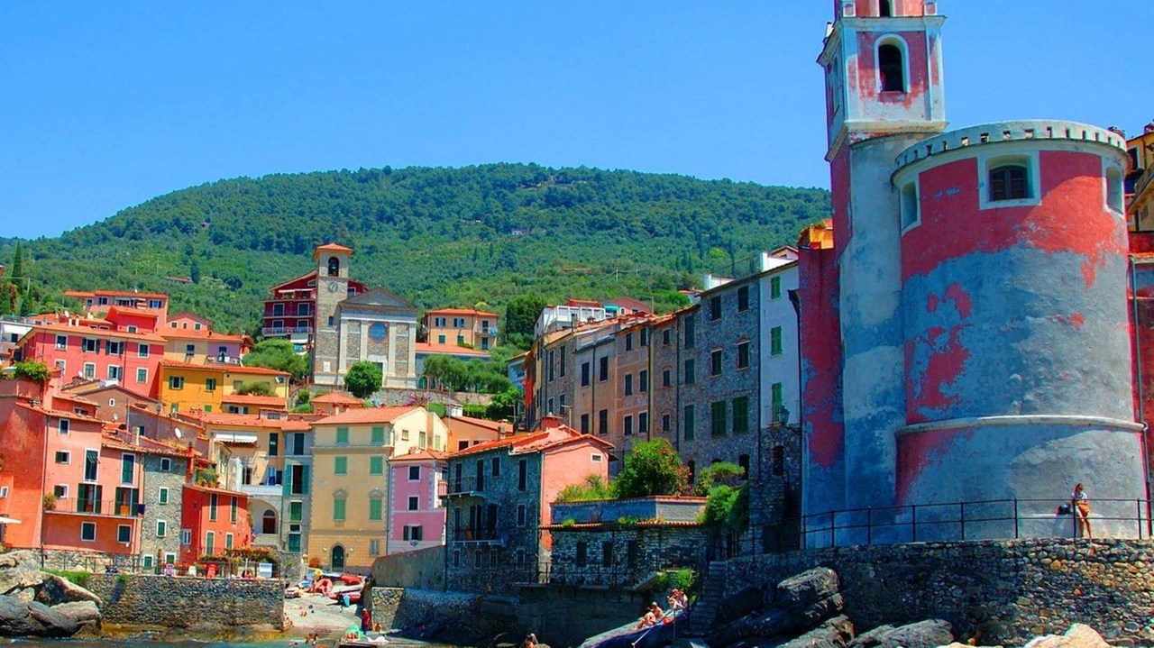 Il suggestivo borgo di Tellaro e la chiesa di San Giorgio. tra i luoghi del cuore più votati non soltanto della Liguria ma a livello nazionale (foto d’archivio) Il suggestivo borgo di Tellaro e la chiesa di San Giorgio. tra i luoghi del cuore più votati non soltanto della Liguria ma a livello nazionale (foto d’archivio)