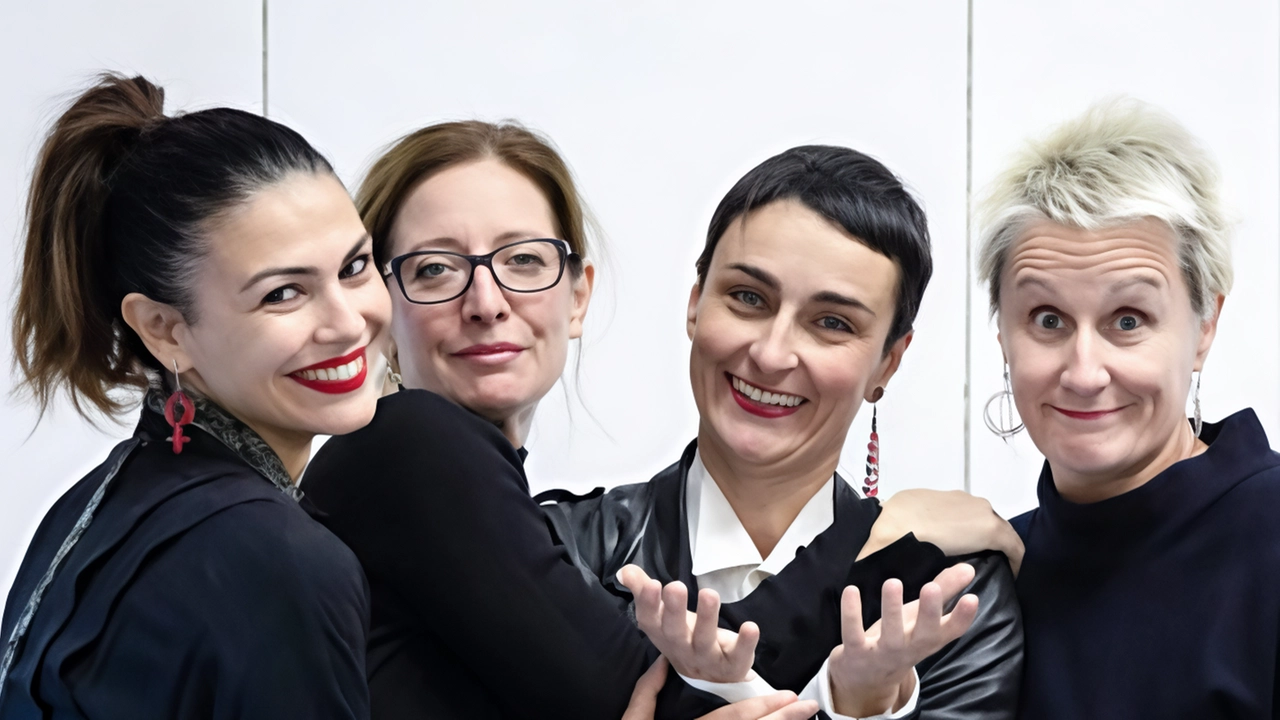 Da sinistra Valentina Melis, Teresa Cinque, Marta Della Via e Antonella Questa, protagoniste di “Stai zitta”, spettacolo tratto dall’omonimo libro di Michela Murgia Da sinistra Valentina Melis, Teresa Cinque, Marta Della Via e Antonella Questa, protagoniste di “Stai zitta”, spettacolo tratto dall’omonimo libro di Michela Murgia