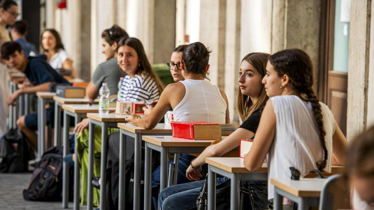 Tra i temi proposti Pasolini, Pievani e Borsellino: le scelte più gettonate. Gli studenti pisani tracciano un primo bilancio: "Temiamo più l’orale". Tra i temi proposti Pasolini, Pievani e Borsellino: le scelte più gettonate. Gli studenti pisani tracciano un primo bilancio: "Temiamo più l’orale".