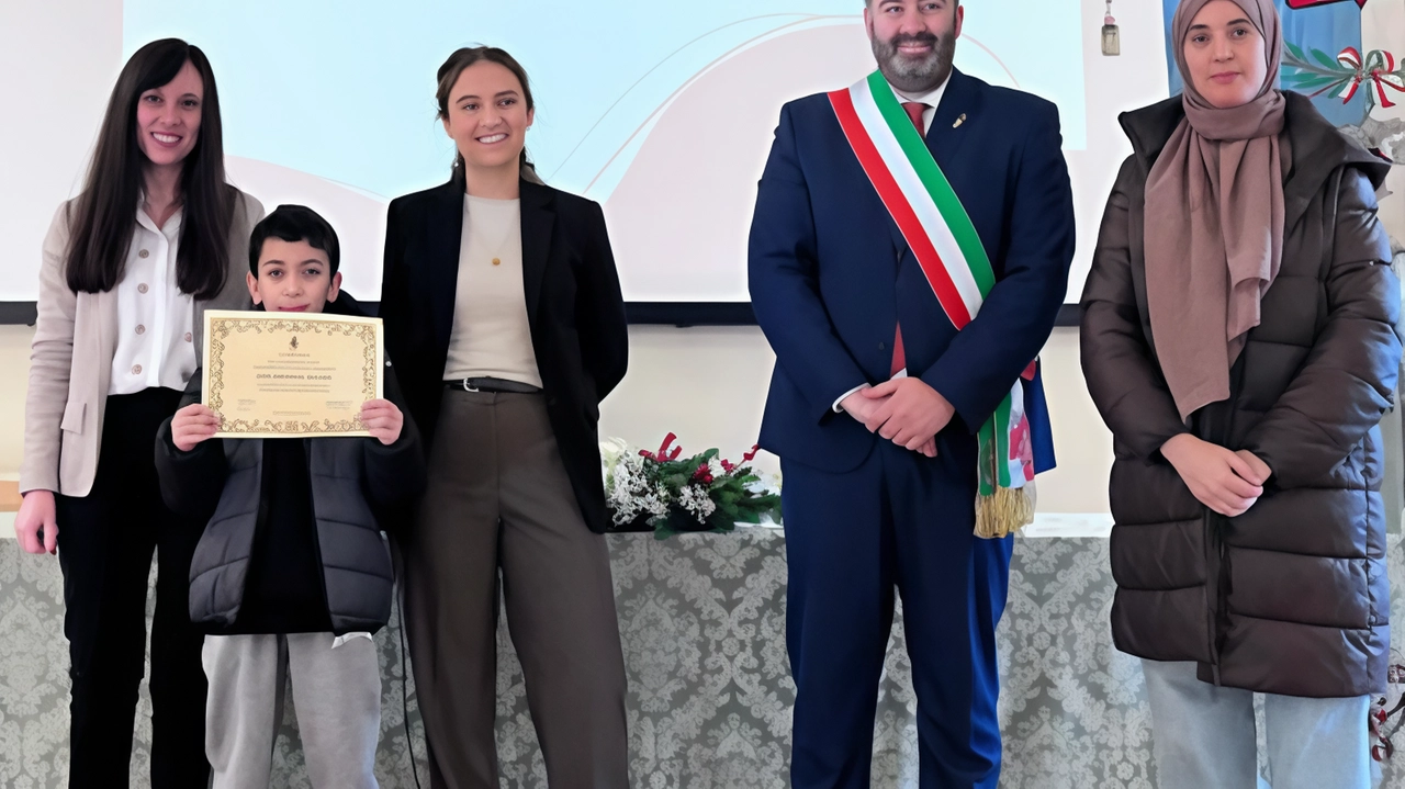 La cerimonia si è svolta a ’I Lecci’: bambine e bambini hanno ricevuto un attestato. L’auspicio del sindaco: "Speriamo che presto anche le leggi del nostro Paese riflettano questi valori". . La cerimonia si è svolta a ’I Lecci’: bambine e bambini hanno ricevuto un attestato. L’auspicio del sindaco: "Speriamo che presto anche le leggi del nostro Paese riflettano questi valori". .