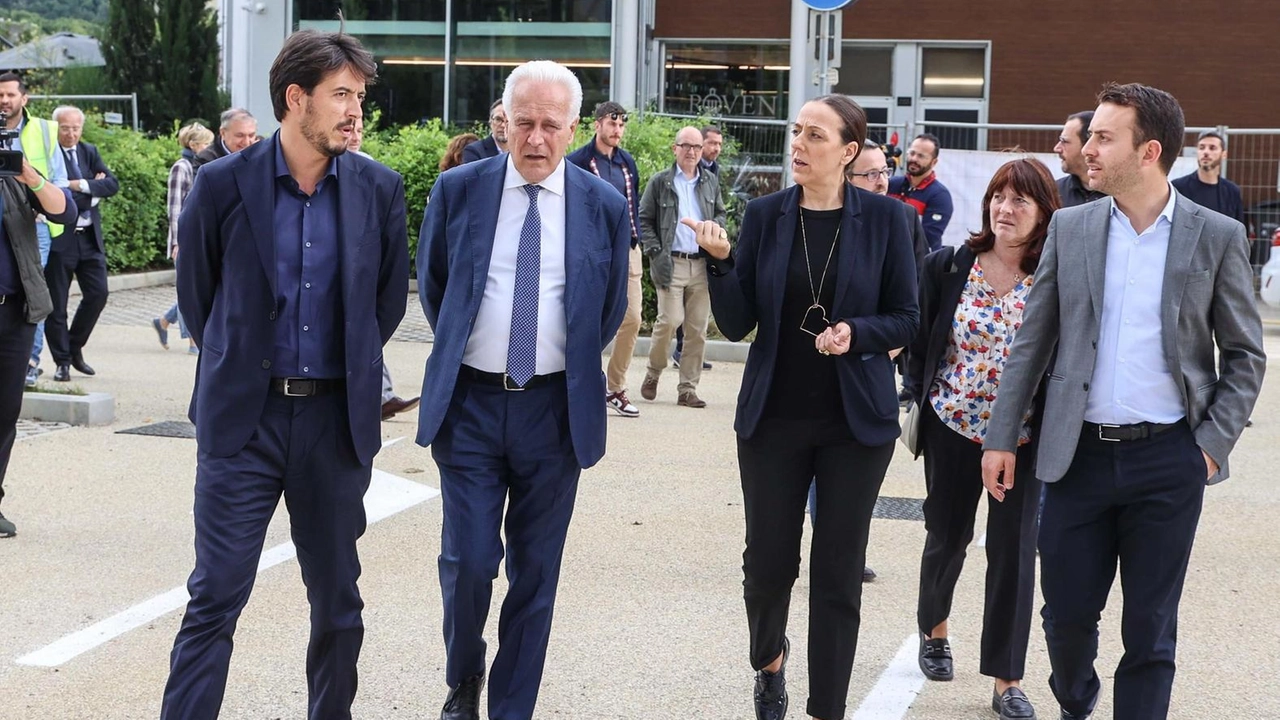 L’assessore Giorgio, il governatore Giani e la sindaca Funaro al parcheggio L’assessore Giorgio, il governatore Giani e la sindaca Funaro al parcheggio