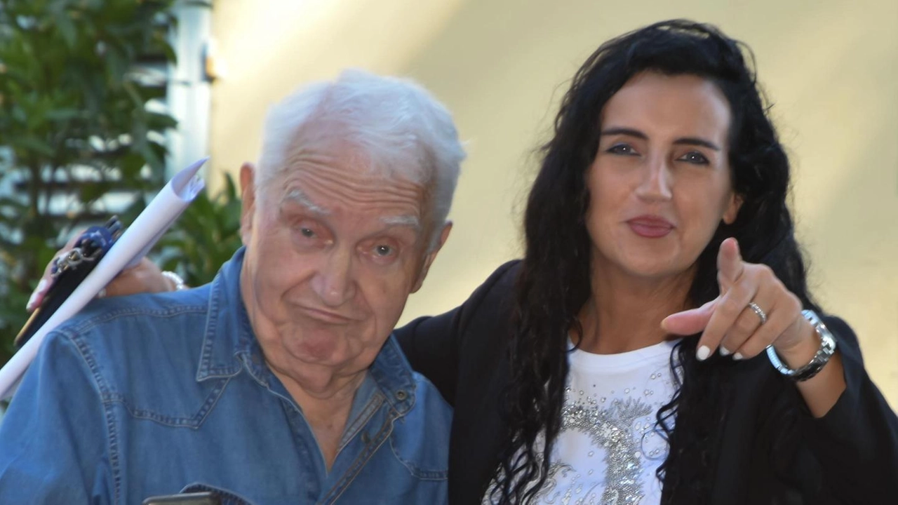 La regista in uno scatto insieme a Sergio Forconi: il suo film è stato girato in Valdinievole (foto d’archivio) La regista in uno scatto insieme a Sergio Forconi: il suo film è stato girato in Valdinievole (foto d’archivio)