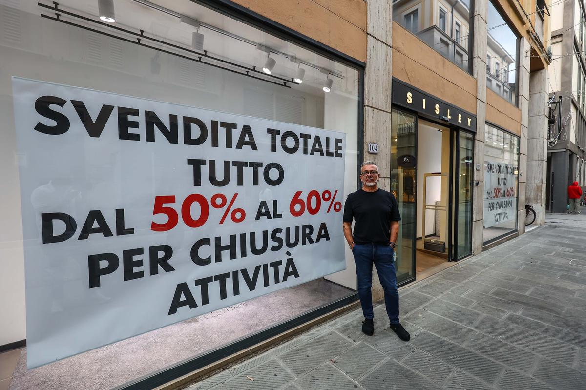 Empoli, chiudono negozi storici in centro: “Ingressi dimezzati e situazioni spiacevoli”