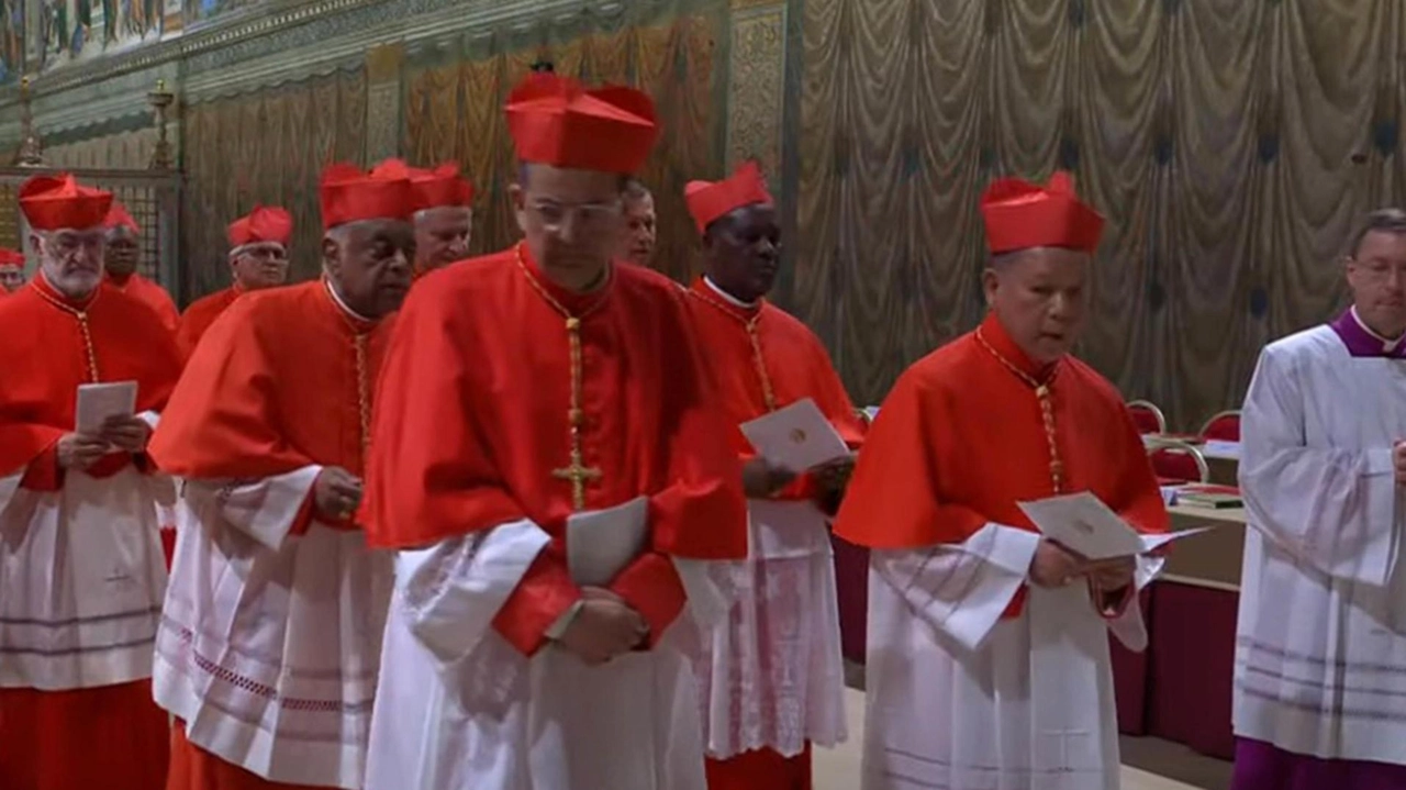 Di ritorno dal conclave per l’elezione di Papa Leone XIV: "Siamo andati tutti nella stessa direzione". E all’amico cardinale Zuppi ha detto con il sorriso: "Non sei Papa! E lui mi ha invitato di nuovo a Bologna". Di ritorno dal conclave per l’elezione di Papa Leone XIV: "Siamo andati tutti nella stessa direzione". E all’amico cardinale Zuppi ha detto con il sorriso: "Non sei Papa! E lui mi ha invitato di nuovo a Bologna".