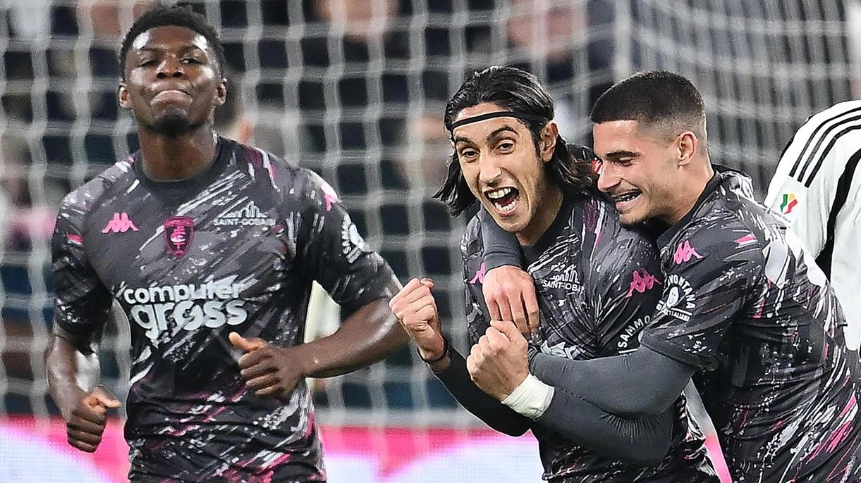 Youssef Maleh festeggiato dopo il gol. (0-1) segnato in Coppa Italia nell’ultima edizione contro la Juventus Youssef Maleh festeggiato dopo il gol. (0-1) segnato in Coppa Italia nell’ultima edizione contro la Juventus