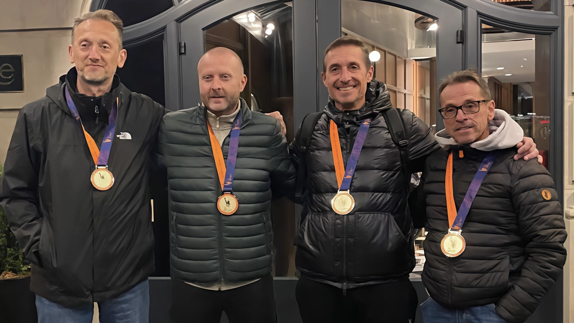 Obiettivo centrato. Tiziano Sandroni, Riccardo Rotesi, Stefano Valci e Simone Pasquini ce l’hanno fatta a concludere la maratona di New York, Obiettivo centrato. Tiziano Sandroni, Riccardo Rotesi, Stefano Valci e Simone Pasquini ce l’hanno fatta a concludere la maratona di New York,