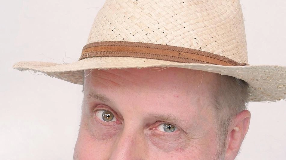 Sabato sera a teatro. Alle 21.15 al Teatro di Laterina, Uberto Kovacevich in Sei personaggi in cerca di Arturo, spettacolo...
