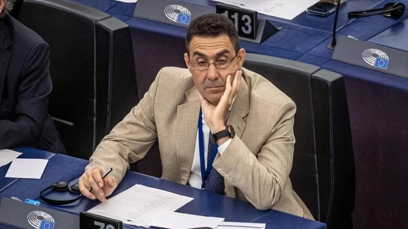 L’ex generale Roberto Vannacci negli scranni del Parlamento europeo L’ex generale Roberto Vannacci negli scranni del Parlamento europeo