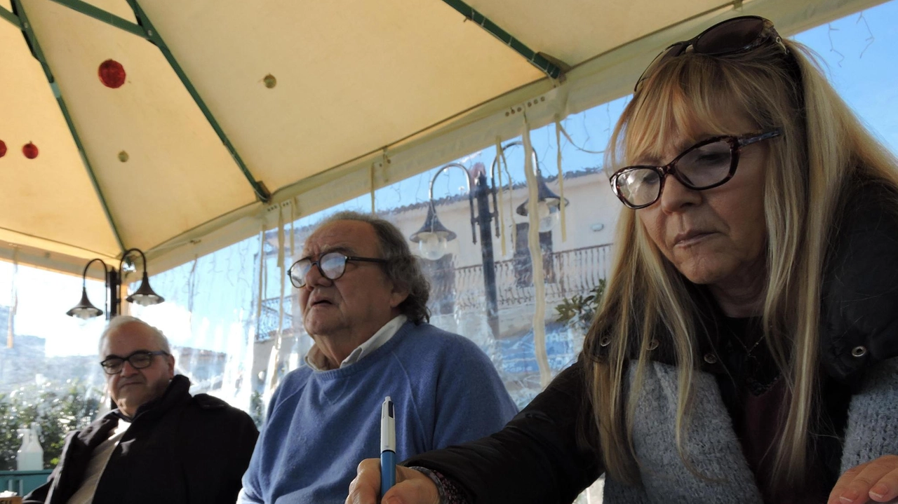 Da sinistra gli ambientalisti Luca Passalaqua, Roberto Barocci e Anna Bardelli Da sinistra gli ambientalisti Luca Passalaqua, Roberto Barocci e Anna Bardelli