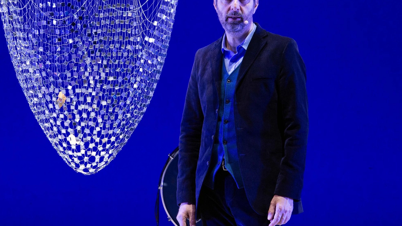 Da stasera alla Pergola Neri Marcorè torna a Fabrizio De André nello spettacolo di teatro canzone che fa rivivere in teatro l’album ’La buona novella’