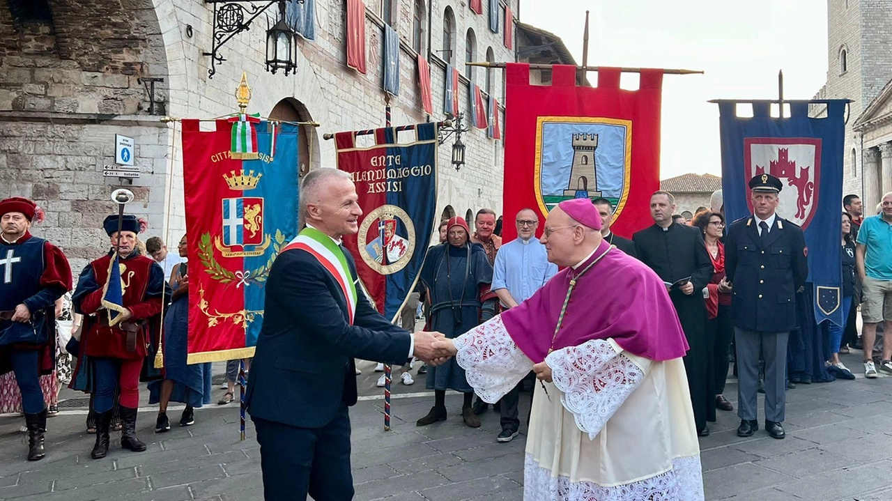 La Festa del Voto si celebra. in ricordo della liberazione, per intercessione di Santa Chiara, del monastero di san Damiano e di tutta la città di Assisi dalle minacce delle truppe saracene La Festa del Voto si celebra. in ricordo della liberazione, per intercessione di Santa Chiara, del monastero di san Damiano e di tutta la città di Assisi dalle minacce delle truppe saracene