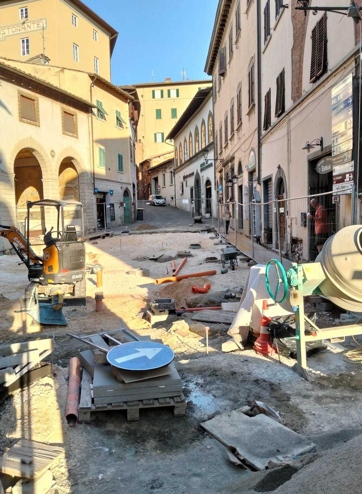 Il cantiere in centro storico. Coperto anche l’ultimo scavo Il cantiere in centro storico. Coperto anche l’ultimo scavo