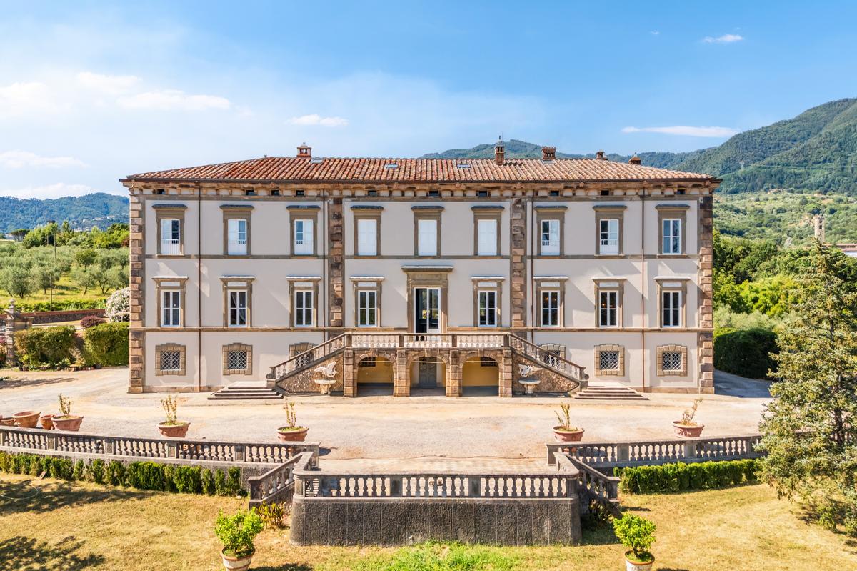 lucca in vendita la villa di carolina bonaparte
