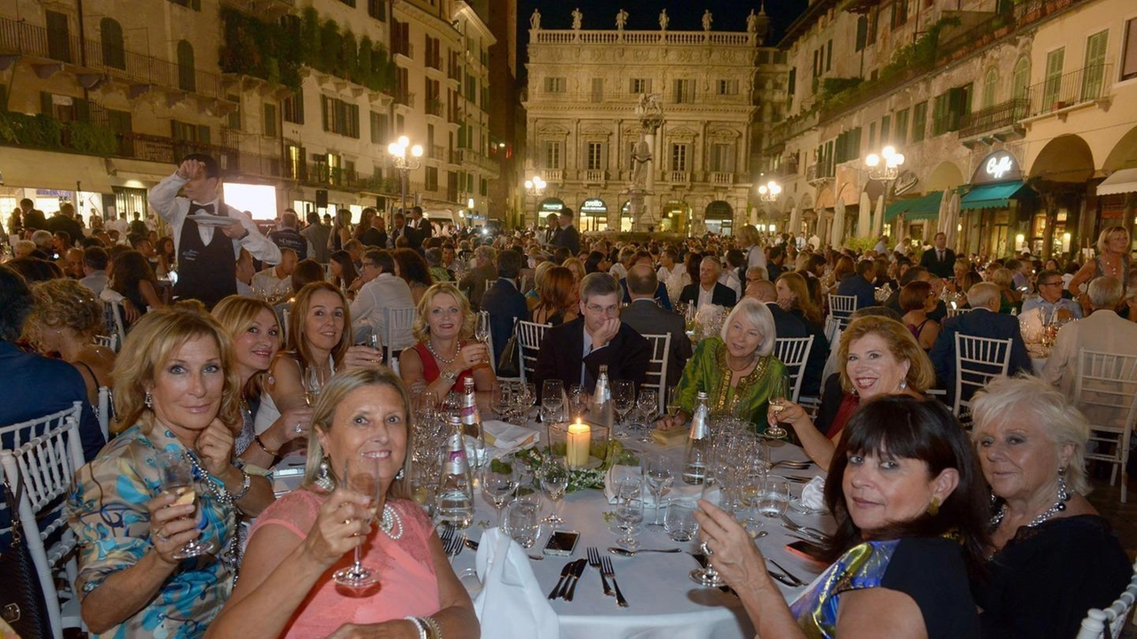 Tra gli appuntamenti ci sarà anche una cena toscana in piazza Tra gli appuntamenti ci sarà anche una cena toscana in piazza