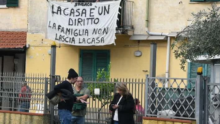 Lo sgombero della casa popolare Erp in via del Papino nei giorni scorsi Lo sgombero della casa popolare Erp in via del Papino nei giorni scorsi