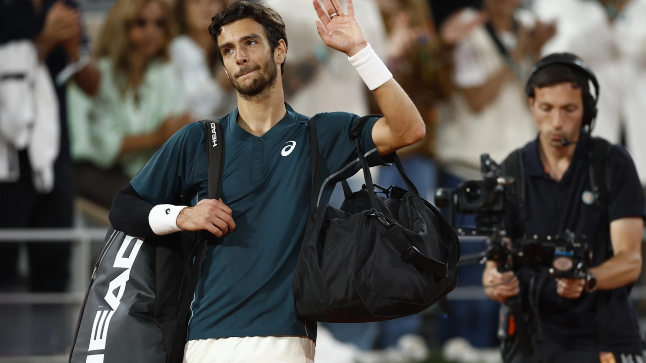 Lorenzo Musetti si ritira nella semifinale del Roland Garros (Ansa) Lorenzo Musetti si ritira nella semifinale del Roland Garros (Ansa)