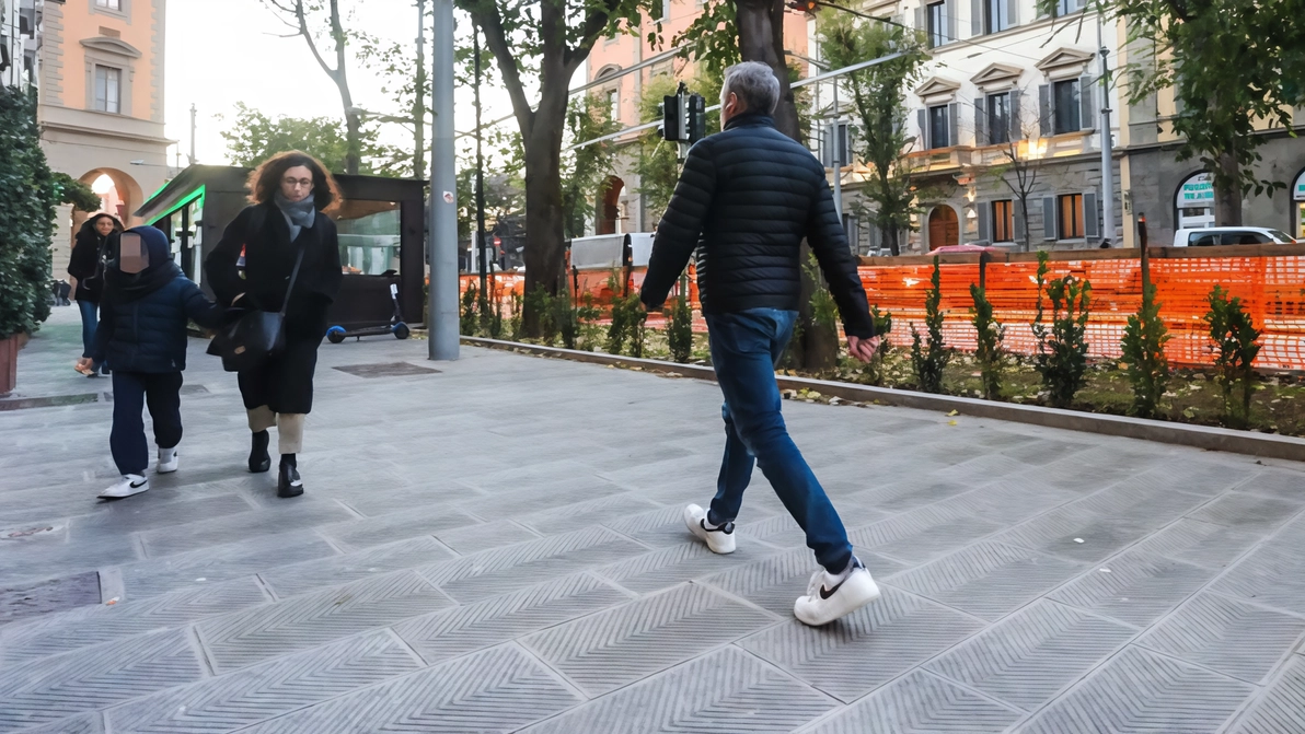 Viale Don Minzoni è stato rifatto in vista dell’arrivo della tramvia. In questo caso i lavori sono finiti Viale Don Minzoni è stato rifatto in vista dell’arrivo della tramvia. In questo caso i lavori sono finiti