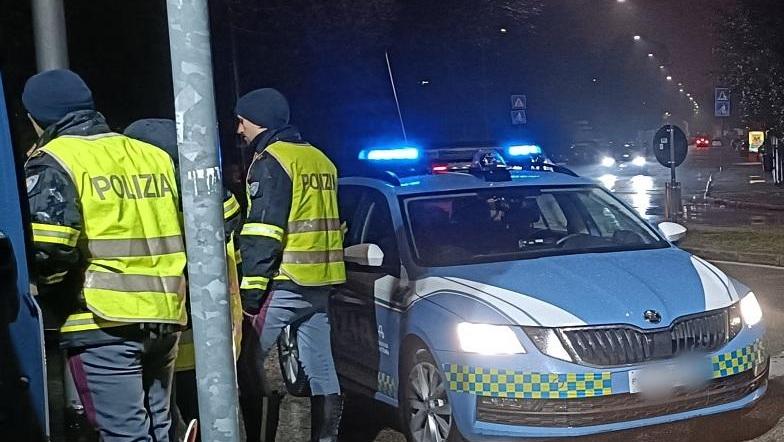Terrore in villa, banda di rapinatori armati fa irruzione nella notte