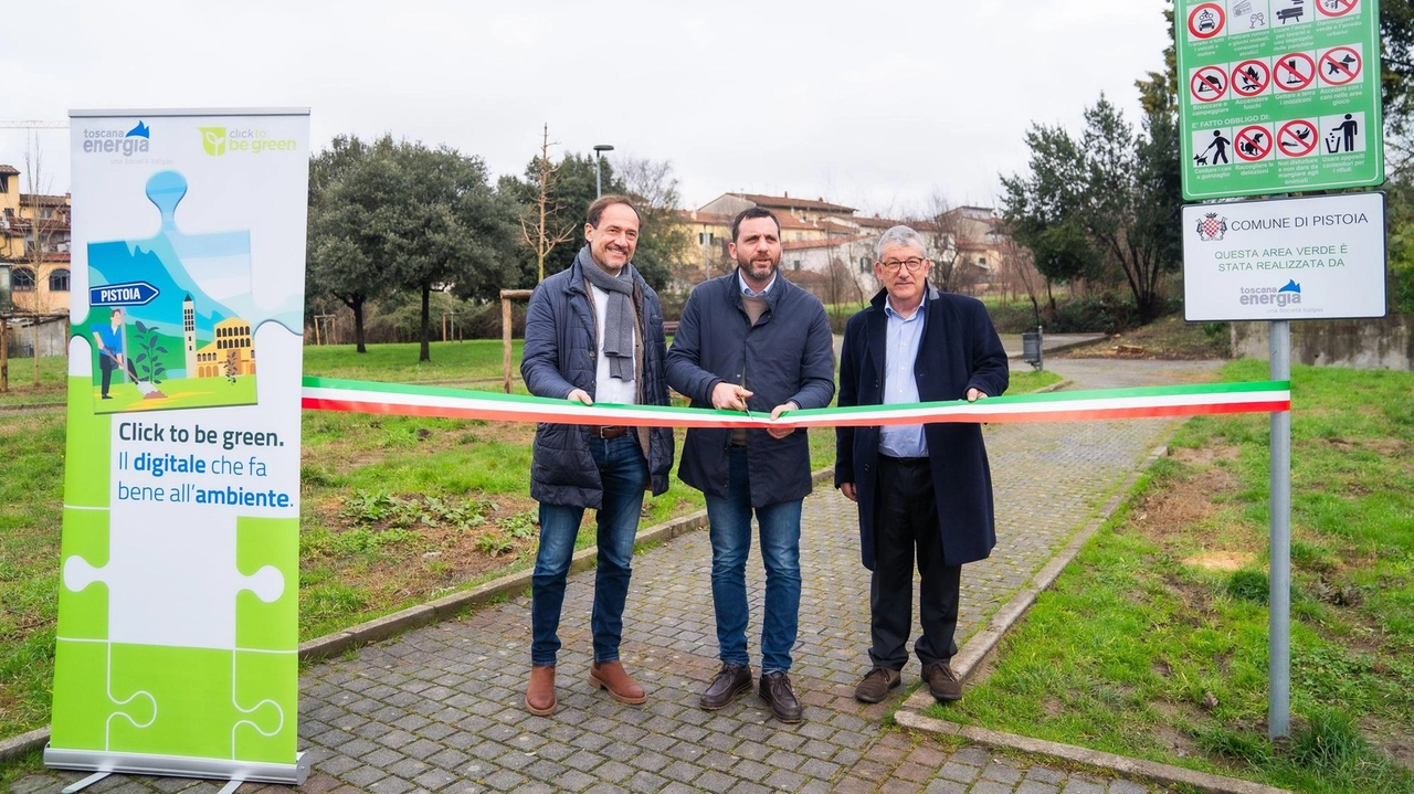 Il parco del quartiere San Marco ha visto la messa a dimora di diciotto alberi . Il progetto riguarda 3.398 metri quadrati ed è realizzato con Toscana Energia. Il parco del quartiere San Marco ha visto la messa a dimora di diciotto alberi . Il progetto riguarda 3.398 metri quadrati ed è realizzato con Toscana Energia.