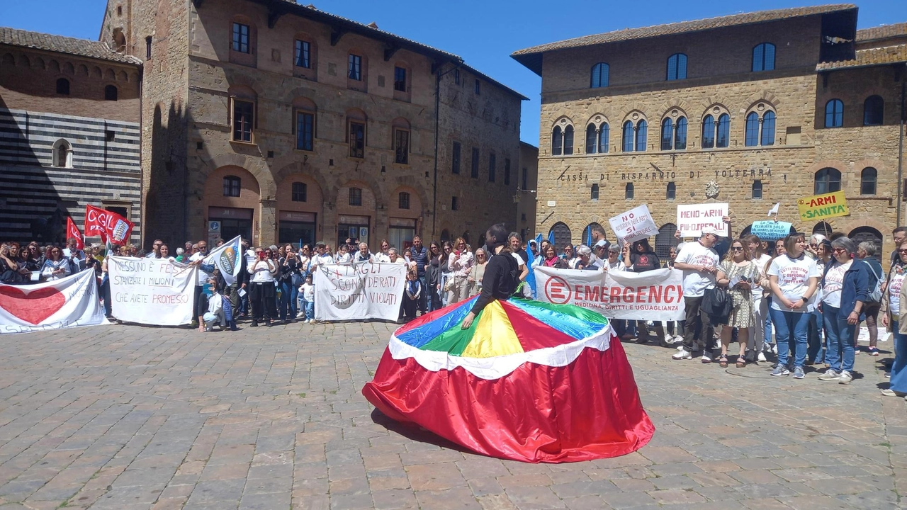La manifestazione di sabato scorso in piazza dei Priori in difesa dell’ospedale dal rischio di tagli La manifestazione di sabato scorso in piazza dei Priori in difesa dell’ospedale dal rischio di tagli
