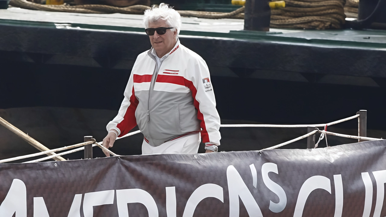 Patrizio Bertelli guida l’impresa di Luna Rossa nella finale di Coppa America Patrizio Bertelli guida l’impresa di Luna Rossa nella finale di Coppa America
