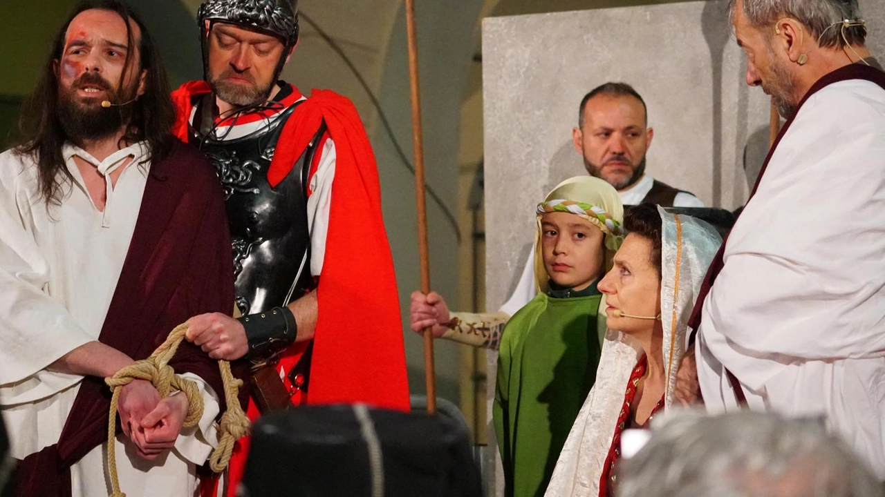 Davide Riondino interpreta Pilato nella Via Crucis a Terranuova