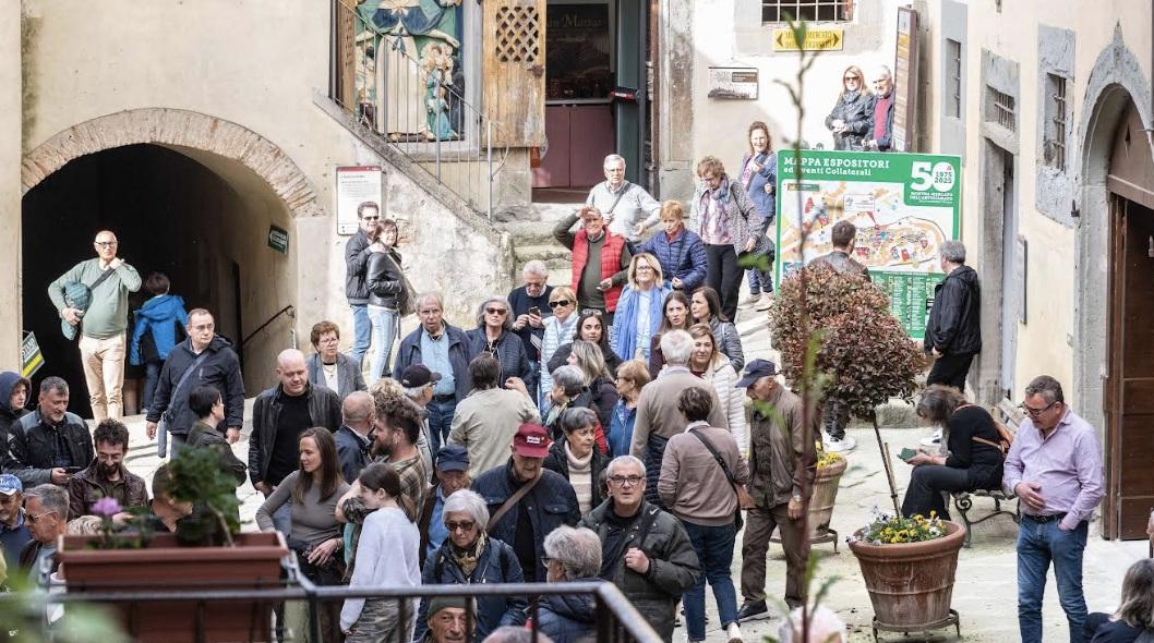 Tanti visitatori e commenti positivi per la 50esima mostra mercato dell’artigianato Tanti visitatori e commenti positivi per la 50esima mostra mercato dell’artigianato