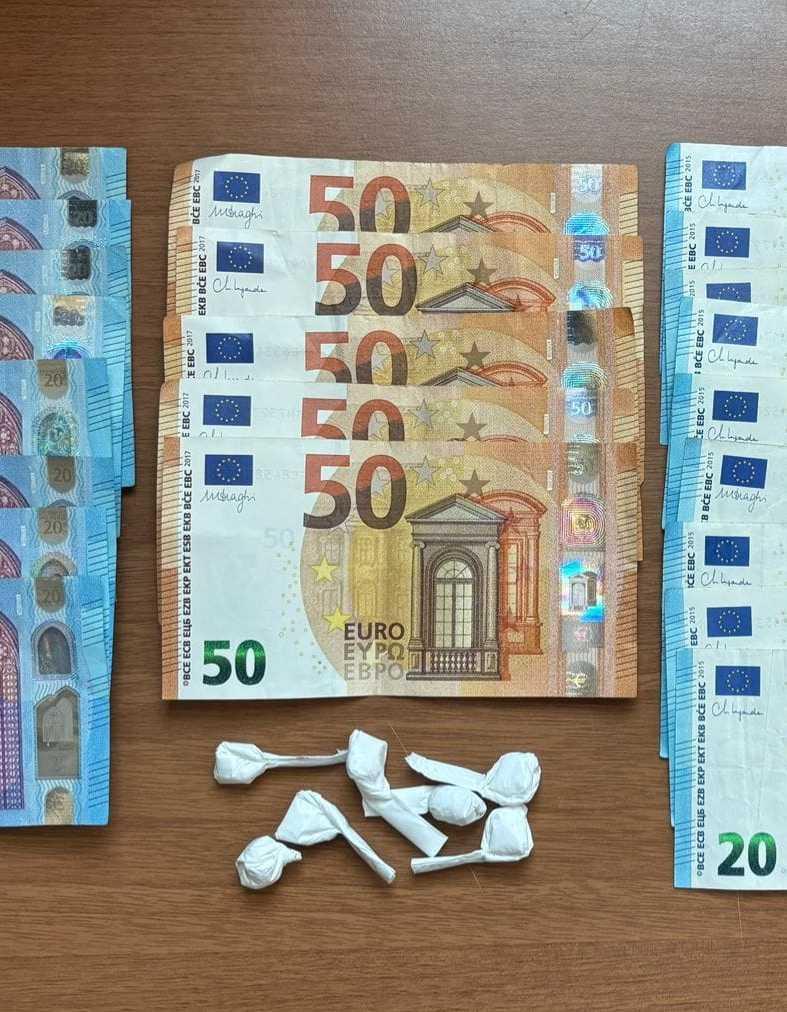 Squadra mobile. Cocaina sotto i fiori. Scoperto e arrestato