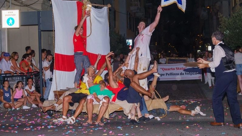 Un’immagine della sfilata realizzata dalla borgata Porto Venere. Sulle votazioni dei giurati. nei giorni scorsi. si è innescata una forte polemica Un’immagine della sfilata realizzata dalla borgata Porto Venere. Sulle votazioni dei giurati. nei giorni scorsi. si è innescata una forte polemica