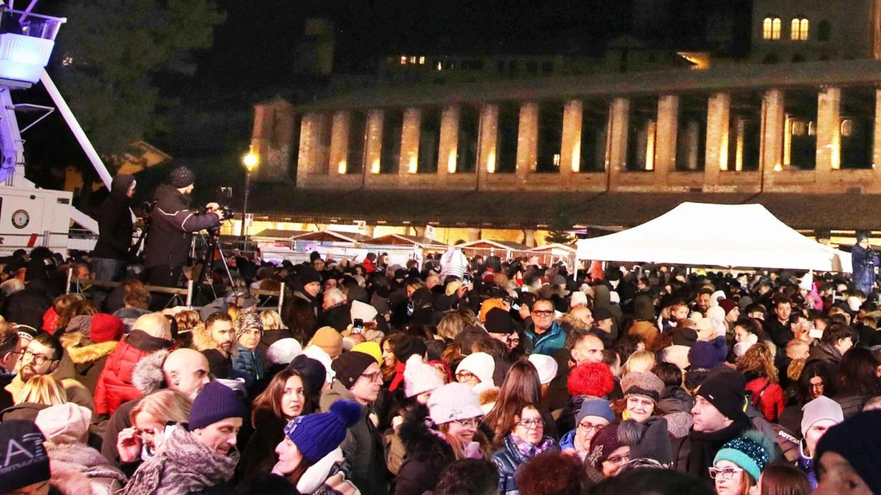 GUBBIO – Le festività natalizie sono ormai quasi alla conclusione, con la città che è pronta a concedere l’ultimo ballo... GUBBIO – Le festività natalizie sono ormai quasi alla conclusione, con la città che è pronta a concedere l’ultimo ballo...