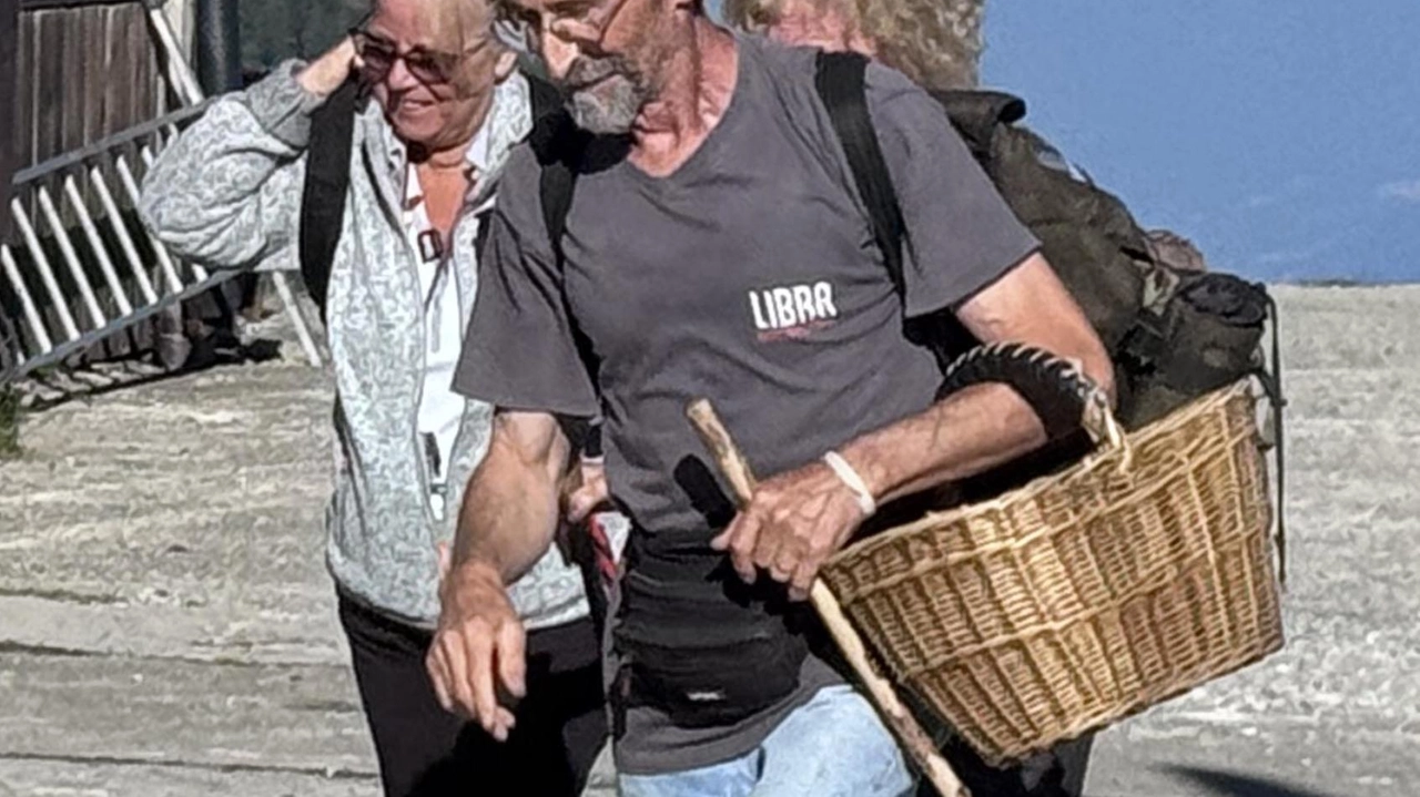 Riparte la stagione dei funghi ma con prudenza. La prima regola chiede di non andare mai da soli, avere un cellulare e scarpe adatte (foto d’archivio) Riparte la stagione dei funghi ma con prudenza. La prima regola chiede di non andare mai da soli, avere un cellulare e scarpe adatte (foto d’archivio)