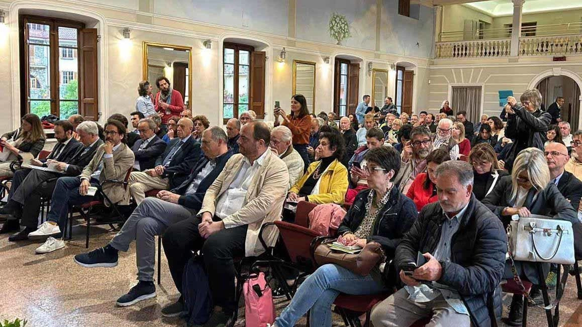 Numeroso il pubblico che ha partecipato all’assemblea che il Gal Montagnappenino ha tenuto a Borgo a Mozzano Numeroso il pubblico che ha partecipato all’assemblea che il Gal Montagnappenino ha tenuto a Borgo a Mozzano
