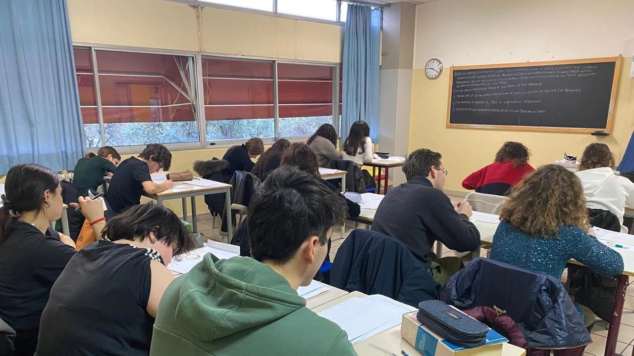 Premio per studenti delle medie inferiori e superiori dei sette comuni della Versilia Premio per studenti delle medie inferiori e superiori dei sette comuni della Versilia