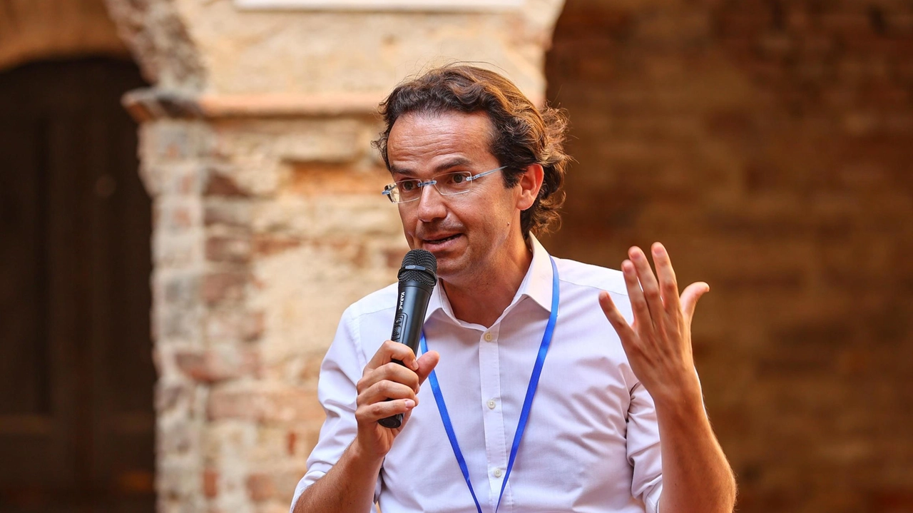 Enrico Sostegni, consigliere regionale Pd, è tra i sostenitori della battaglia in difesa dei lavoratori dell’azienda internazionale con sede a Montespertoli Enrico Sostegni, consigliere regionale Pd, è tra i sostenitori della battaglia in difesa dei lavoratori dell’azienda internazionale con sede a Montespertoli