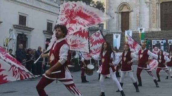 https://www.lanazione.it/image-service/view/acePublic/alias/contentid/ODg0ZjI1NzgtODkxOC00/0/arcus-tuder-oggi-iniziano-le-sfide-in-piazza.jpeg?f=16:9&w=1200&h=630
