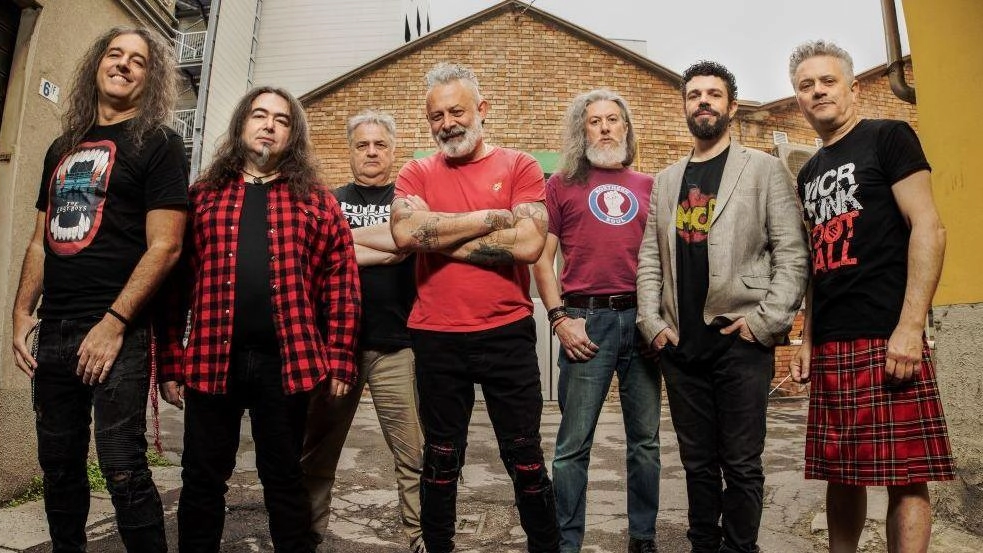 I Modena City Ramblers oggi alle 22.30 saliranno sul palco di Festambiente L’ingresso alla rassegna in svolgimento a Rispescia è. gratuito I Modena City Ramblers oggi alle 22.30 saliranno sul palco di Festambiente L’ingresso alla rassegna in svolgimento a Rispescia è. gratuito