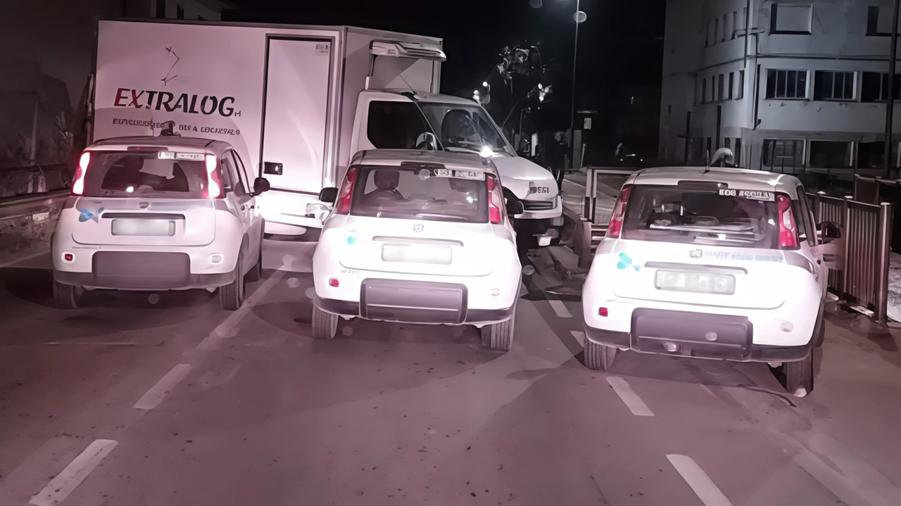 Un’immagine, scattata da un passante, di come si è presentata la scena ai vigili giurati e agli uomini delle forze dell’ordine quando sono arrivati a Sovigliana alla sede dell’azienda “Gesta Srl“ ieri mattina Un’immagine, scattata da un passante, di come si è presentata la scena ai vigili giurati e agli uomini delle forze dell’ordine quando sono arrivati a Sovigliana alla sede dell’azienda “Gesta Srl“ ieri mattina