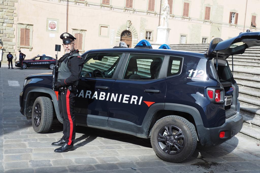 https://www.lanazione.it/image-service/view/acePublic/alias/contentid/ODg5MmZhYjktOTIyNS00/0/carabinieri.jpeg?f=1.90:1&w=1200