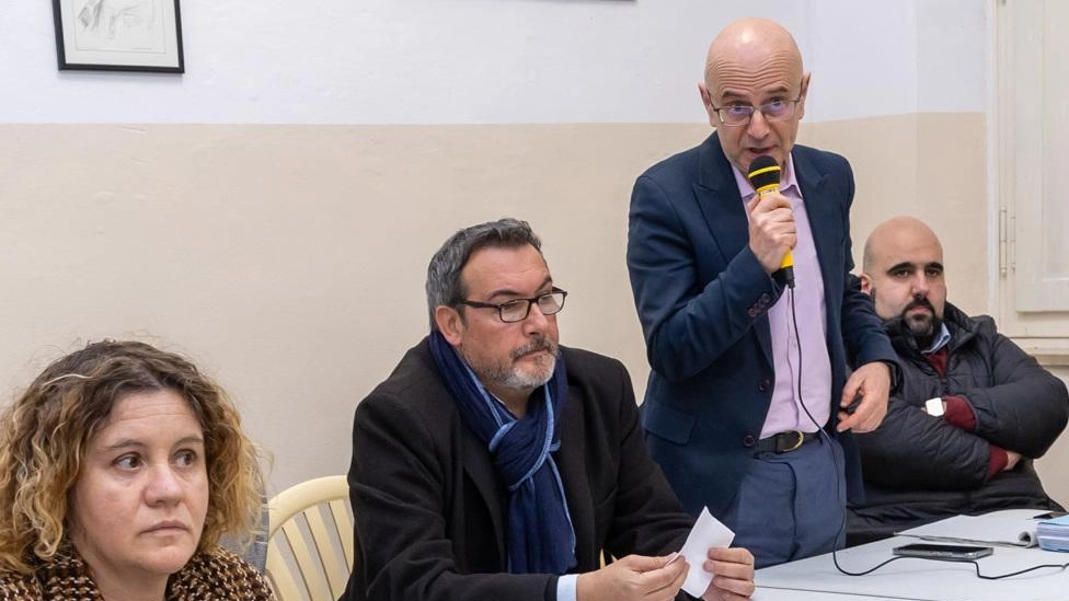 Il presidente della Provincia Marmo ha assicurato la riapertura per il 10 aprile, salvo meteo avverso. Il sindaco Franchi: "Abbiamo distribuito un modello per quantificare i danni". Sono 70 le attività colpite.
