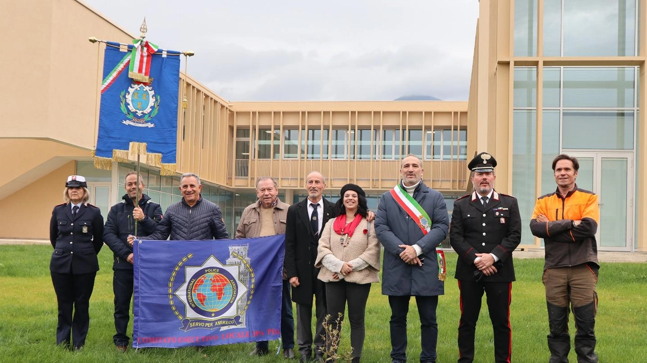 Delegazione Ipa Pisa dona al Comune di Calci alberi per progetto "Plant a Tree - Green Ipa". Piantumazione in luoghi simbolici con partecipazione istituzionale e ringraziamenti. Delegazione Ipa Pisa dona al Comune di Calci alberi per progetto "Plant a Tree - Green Ipa". Piantumazione in luoghi simbolici con partecipazione istituzionale e ringraziamenti.
