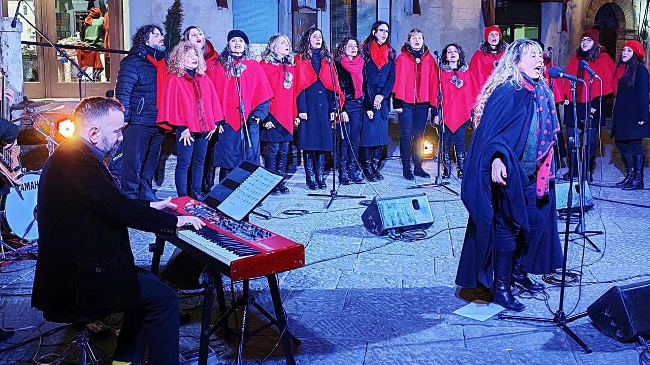 Carla Baldini con il suo coro Sisters and Brother porterà in piazza Garibaldi uno stile musicale appassionato e appassionante Carla Baldini con il suo coro Sisters and Brother porterà in piazza Garibaldi uno stile musicale appassionato e appassionante