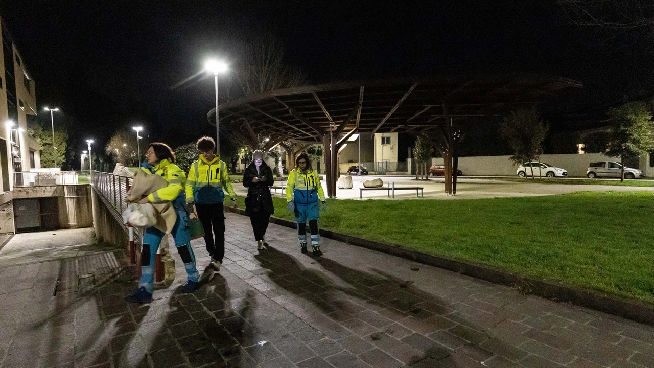 Il giro con i volontari dell’Unità di strada della Misericordia di Empoli (foto Tommaso Gasperini/Germogli) Il giro con i volontari dell’Unità di strada della Misericordia di Empoli (foto Tommaso Gasperini/Germogli)